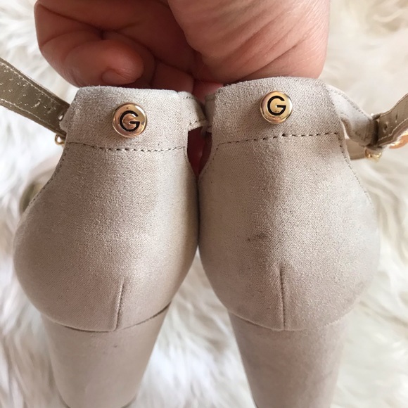 3/$30 GUESS | block heel nude sandals size 8 - Picture 5 of 6